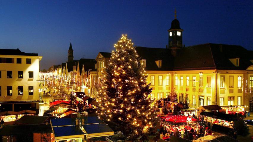 Wegen Bombendrohung: Polizei räumt Weihnachtsmarkt in Göppingen Wegen Bombendrohung: Polizei räumt Weihnachtsmarkt in Göppingen