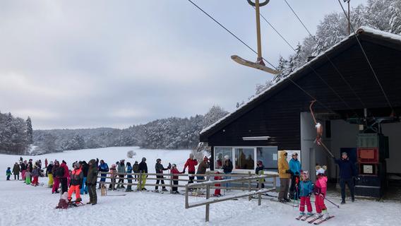 Erster Skilift in der Fränkischen Schweiz hat geöffnet: So lief der Start in Spies