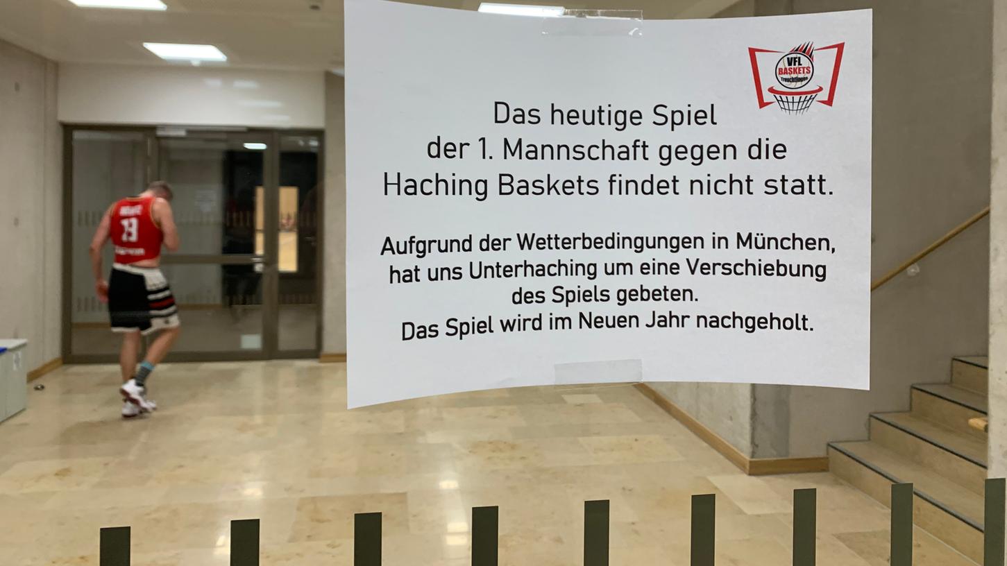 Außergewöhnliche Angelegenheit beim Hallensport Basketball: Das Spiel des VfL Treuchtlingen gegen die Haching Baskets wurde am Samstag kurzfristig abgesagt. Die Gäste konnten aufgrund der Witterungs- und Straßenverhältnisse nicht anreisen. Außergewöhnliche Angelegenheit beim Hallensport Basketball: Das Spiel des VfL Treuchtlingen gegen die Haching Baskets wurde am Samstag kurzfristig abgesagt. Die Gäste konnten aufgrund der Witterungs- und Straßenverhältnisse nicht anreisen.