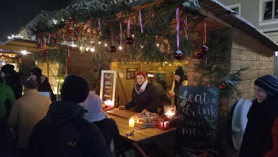 In Ebermannstadt rauchen auf dem Weihnachtsmarkt die Holzöfen - sind Fluch und Segen zugleich