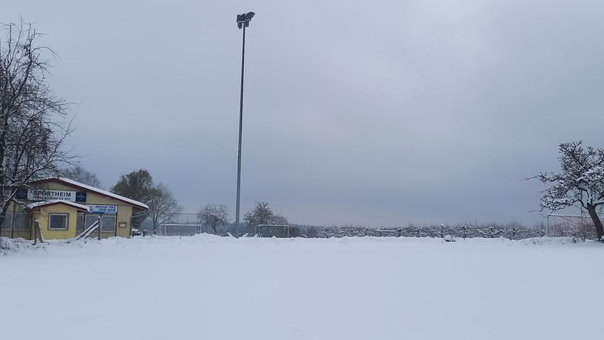 Winterbilder vom Adventsonntag - gut das im Fußball Winterpause ist. Winterbilder vom Adventsonntag - gut das im Fußball Winterpause ist.
