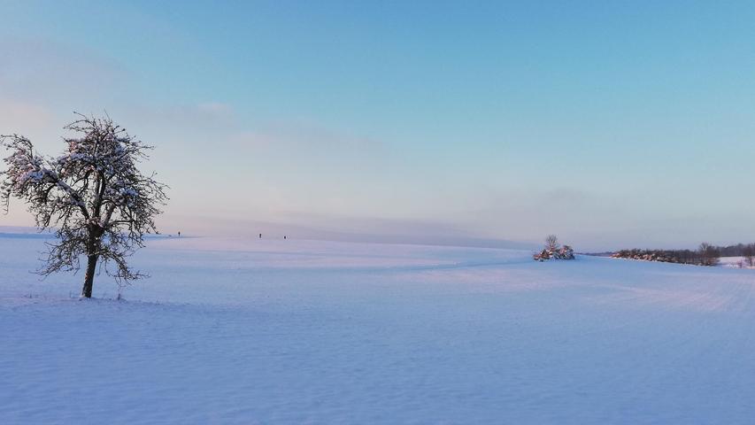 Auf der Höhe in Kasberg wurde diese schöne, ruhige Winterlandschaft eingefangen. Mehr Leserfotos finden Sie hier