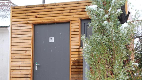 Dorfplatz Veitsbronn: Deshalb bleibt die Toilette im Winter geschlossen
