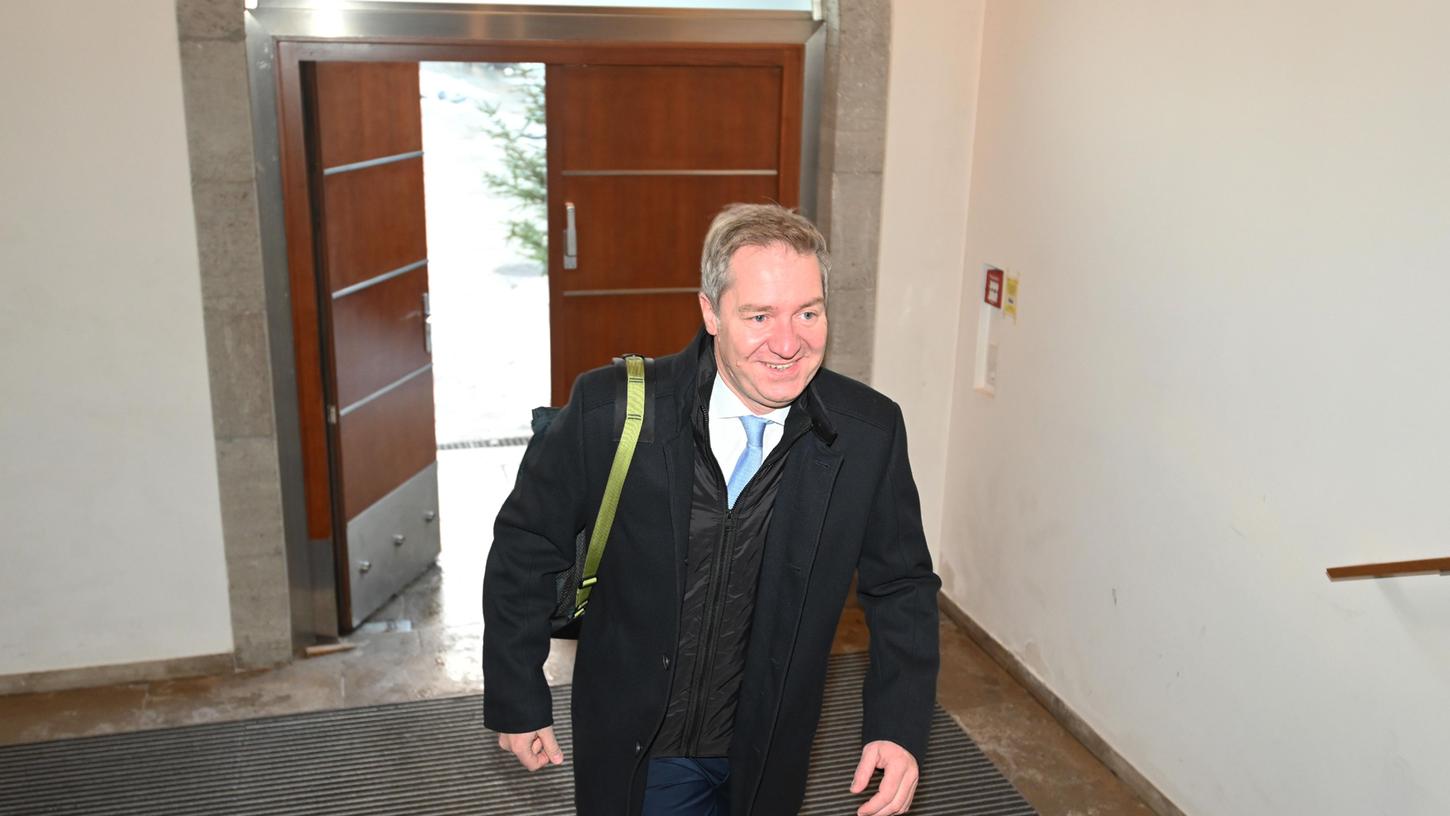 Oberbürgermeister Markus Ochsenkühn am ersten Arbeitstag. Oberbürgermeister Markus Ochsenkühn am ersten Arbeitstag.