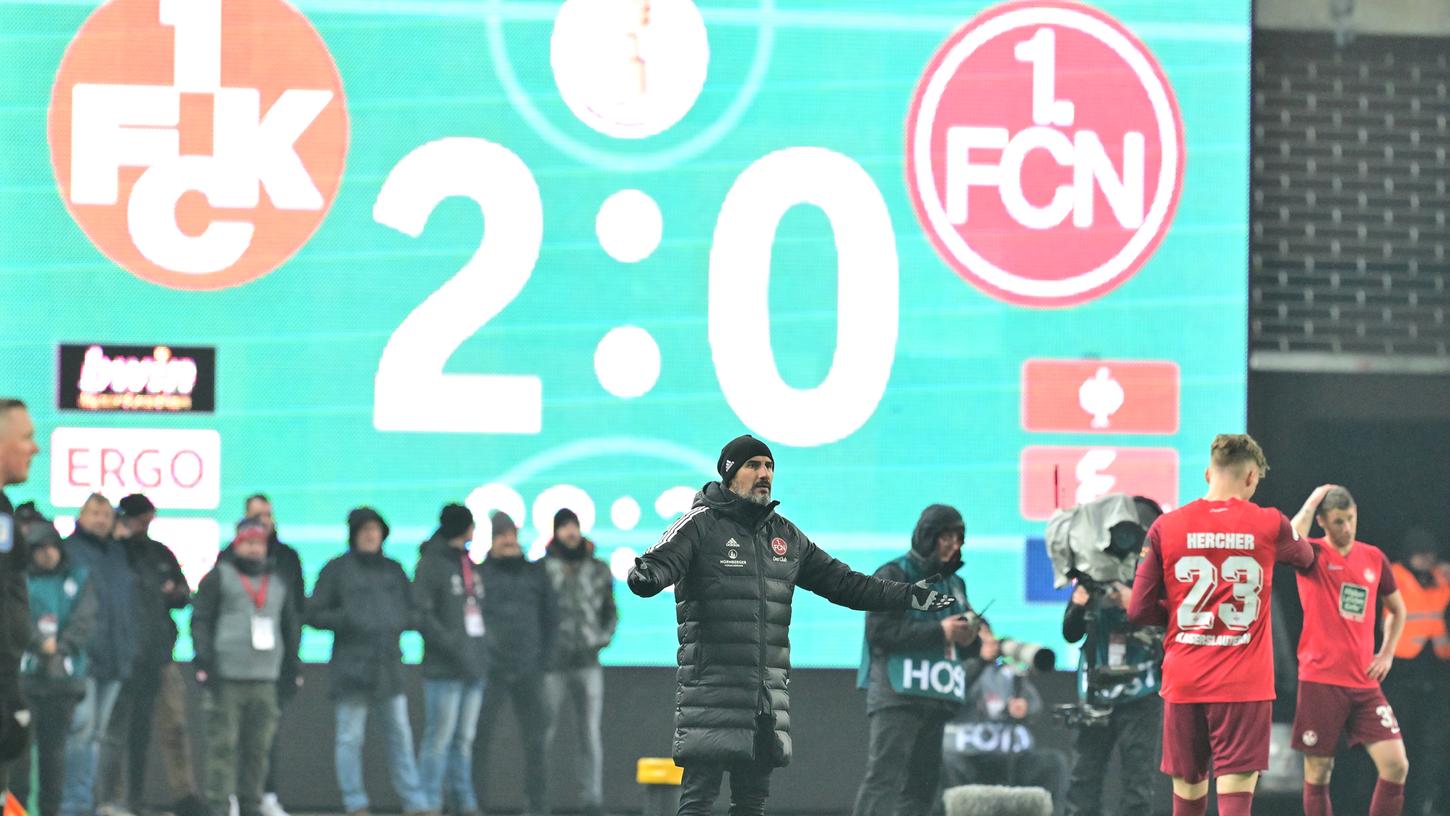 Gestikuliert ungläubig ob der drohenden Niederlage: FCN-Cheftrainer Cristian Fièl.