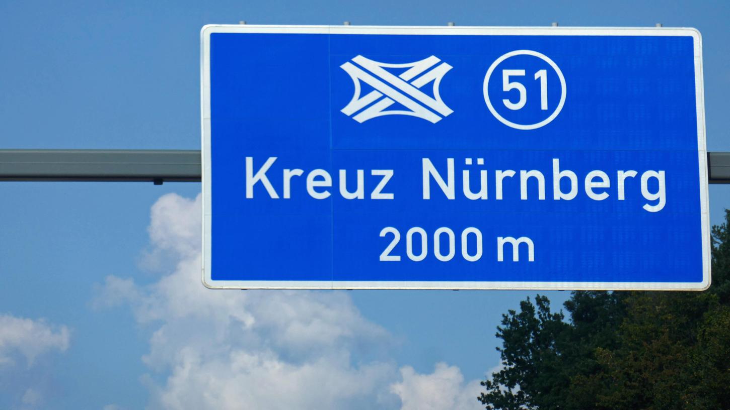 Am Autobahnkreuz Nürnberg eskalierte ein Streit zwischen mehreren Verkehrsteilnehmern (Symbolbild). Am Autobahnkreuz Nürnberg eskalierte ein Streit zwischen mehreren Verkehrsteilnehmern (Symbolbild).