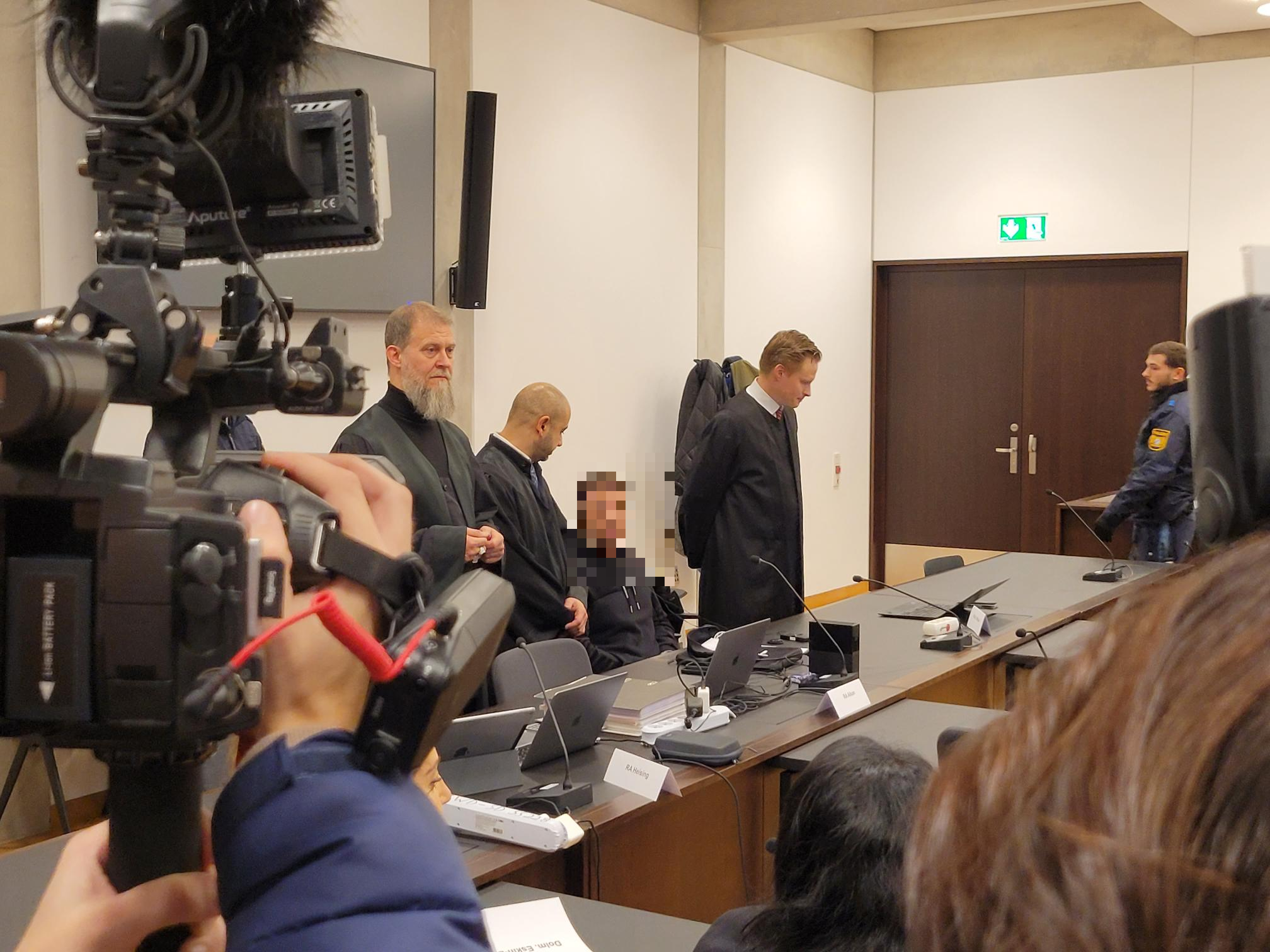 Am Mittwoch, 6. Dezember, beginnt der Prozess gegen einen Mann, der im Oktober 2022 in der Nürnberger Südstadt einen Mann erschossen und einen weiteren schwer verletzt hatte. Am Mittwoch, 6. Dezember, beginnt der Prozess gegen einen Mann, der im Oktober 2022 in der Nürnberger Südstadt einen Mann erschossen und einen weiteren schwer verletzt hatte.