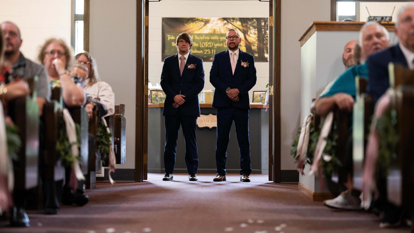 Jan (links) begleitete Bräutigam Ben (rechts) als Trauzeuge zum Altar. Jan (links) begleitete Bräutigam Ben (rechts) als Trauzeuge zum Altar.
