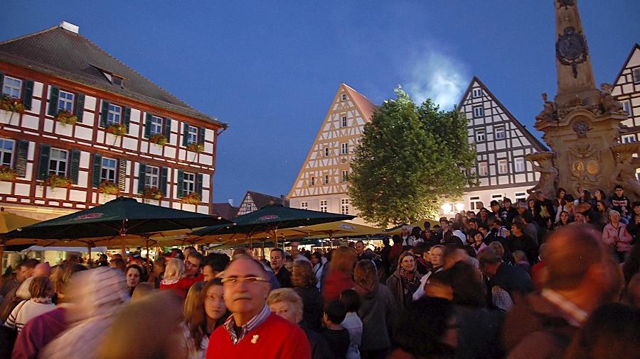 Abendliches Altstadt-Ambiente am Bürgerfest: Tausende lassen sich alljährlich vom abwechslungsreichen und niveauvollen Programm begeistern. 