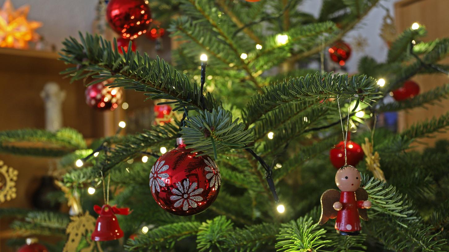 Ein geschmückter Christbaum - auf diesen möchte eine Kita in Hamburg in diesem Jahr verzichten. Ein geschmückter Christbaum - auf diesen möchte eine Kita in Hamburg in diesem Jahr verzichten.