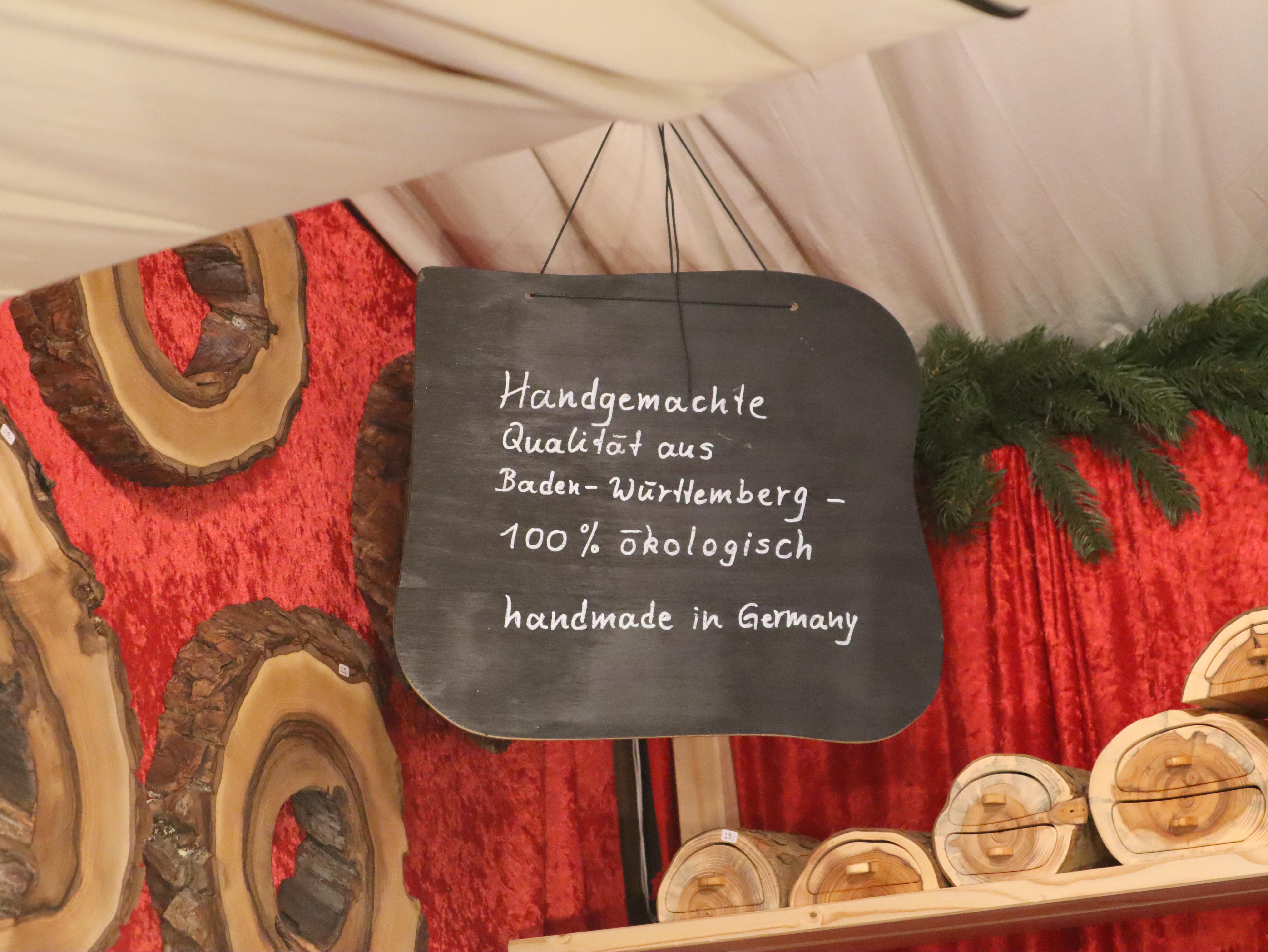 Schw&auml;bisch Holz - an Bude 49 auf dem N&uuml;rnberger Christkindlesmarkt werde mit viel Liebe und Leidenschaft hergestellte Dinge aus Holz verkauft, die sich wunderbar zum Verschenken eignen.
