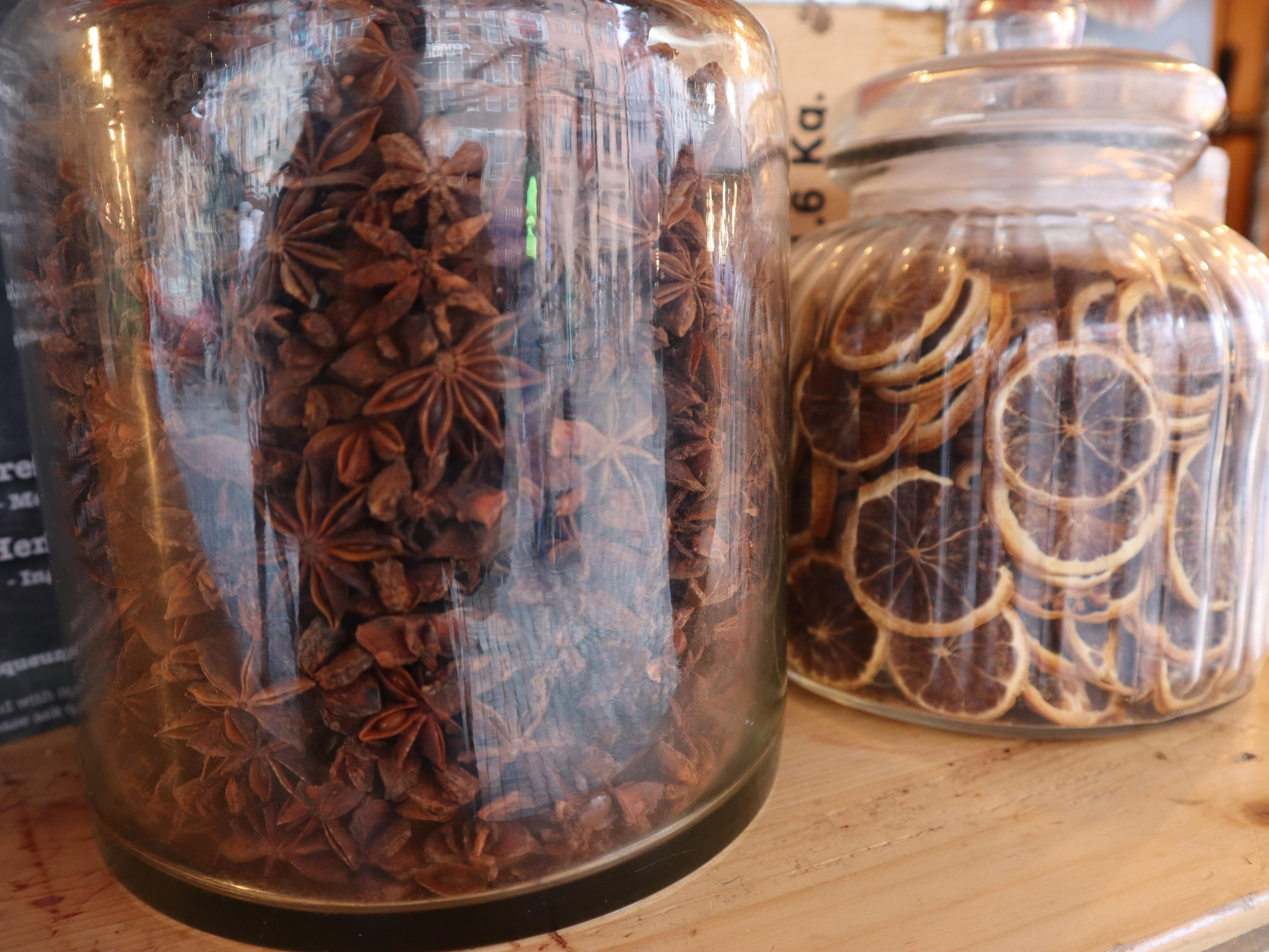 Die Gl&uuml;halm - an Bude 98 auf dem N&uuml;rnberger Christkindlesmarkt gibt's einen leckeren Hei&szlig;en Apfel von fr&auml;nkischen Streuobstwiesen.