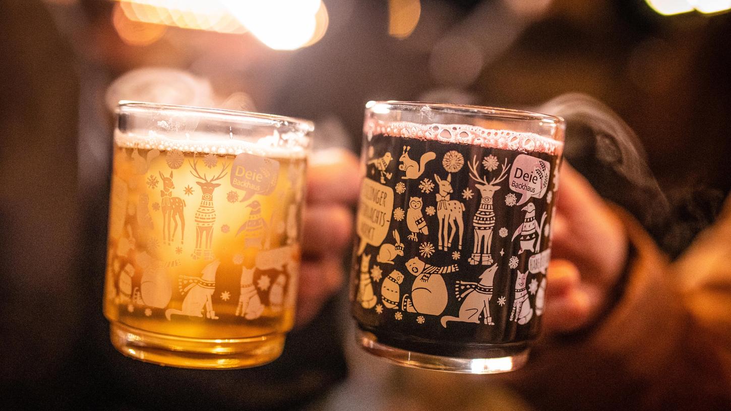 Der erste Advent ist bereits vorbei, nur noch wenige Wochen bis Heiligabend und in Nürnberg wird fleißig Glühwein ausgeschenkt. (Symbolbild) Der erste Advent ist bereits vorbei, nur noch wenige Wochen bis Heiligabend und in Nürnberg wird fleißig Glühwein ausgeschenkt. (Symbolbild)