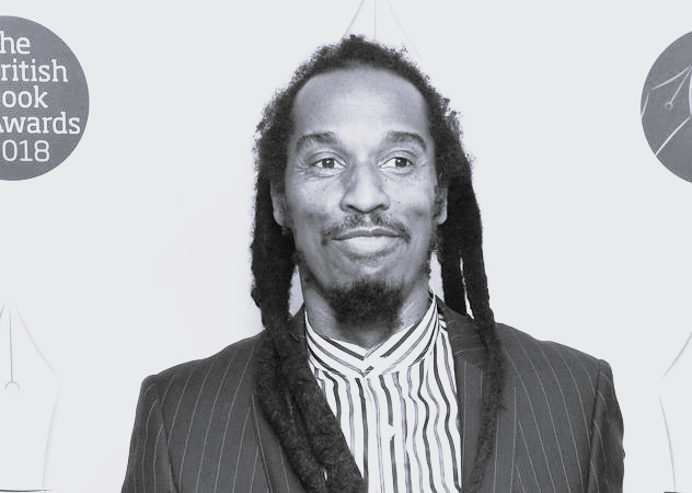 Der britische Dichter und Schauspieler Benjamin Zephaniah ist Dezember im Alter von 65 Jahren verstorben. Bekannt wurde der Künstler besonders durch seine Rolle als "Jeremiah Jesus" in der Hit-Serie "Peaky Blinders". 