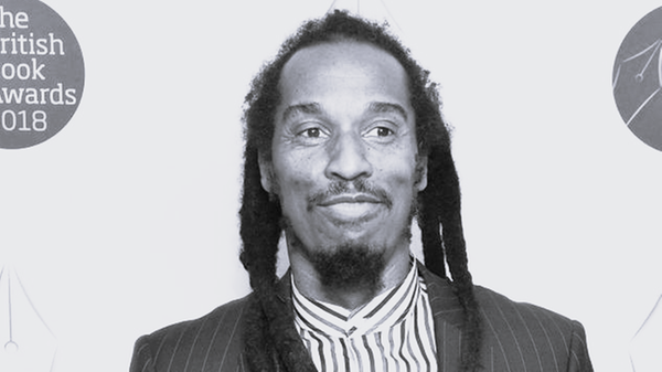 Der britische Dichter und Schauspieler Benjamin Zephaniah ist Dezember im Alter von 65 Jahren verstorben. Bekannt wurde der Künstler besonders durch seine Rolle als "Jeremiah Jesus" in der Hit-Serie "Peaky Blinders".