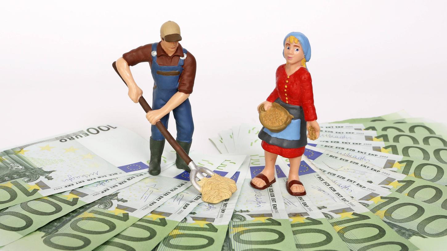 Ausgeben und einnehmen – und einnehmen und ausgeben: Bei der Stadt Forchheim klafft zwischen diesen beiden Punkten jetzt eine große Lücke. Zumindest steht es so in den Finanzplänen fürs nächste Jahr. Ausgeben und einnehmen – und einnehmen und ausgeben: Bei der Stadt Forchheim klafft zwischen diesen beiden Punkten jetzt eine große Lücke. Zumindest steht es so in den Finanzplänen fürs nächste Jahr.