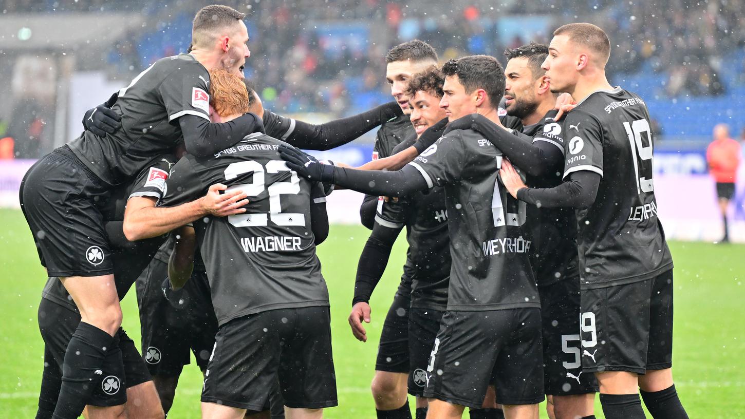 Julian Green mit dem Treffer zum 0:1 per Elfmeter in Braunschweig. Julian Green mit dem Treffer zum 0:1 per Elfmeter in Braunschweig.