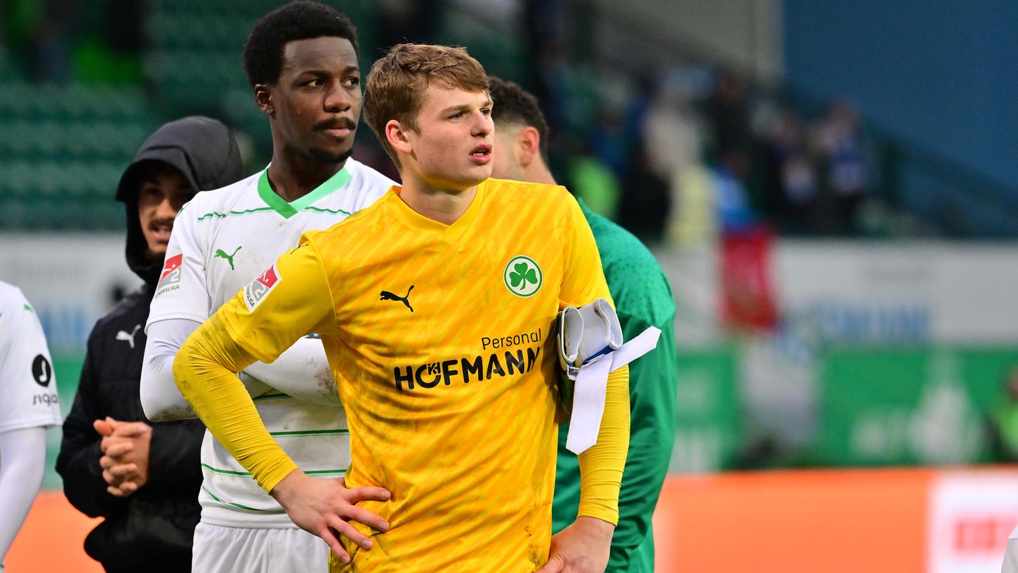 Ein fast vergessenes Gefühl: Jonas Urbig musste nach zuvor fünf Spielen ohne Gegentreffer gegen Magdeburg wieder hinter sich greifen. Ein fast vergessenes Gefühl: Jonas Urbig musste nach zuvor fünf Spielen ohne Gegentreffer gegen Magdeburg wieder hinter sich greifen.