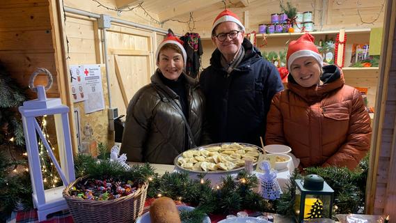 Piroggen, Stollen und philippinische Spezialitäten: Oberasbach genießt den Weihnachtsmarkt
