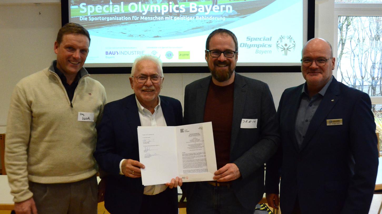 Oberbürgermeister Florian Janik (Zweiter von rechts) und Soby-Präsident Erwin Horak (links neben ihm) unterzeichneten die Rahmenvereinbarung zur Durchführung der Landesspiele 2025. Oberbürgermeister Florian Janik (Zweiter von rechts) und Soby-Präsident Erwin Horak (links neben ihm) unterzeichneten die Rahmenvereinbarung zur Durchführung der Landesspiele 2025.