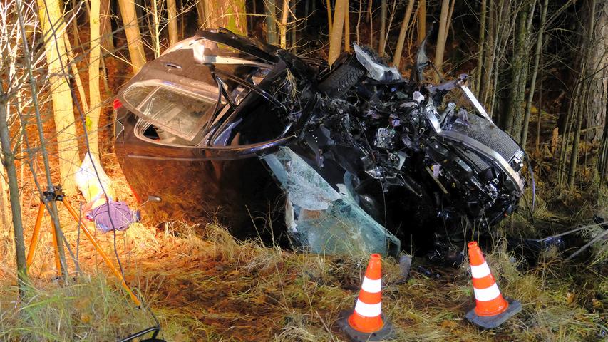Bei Pleinfeld: 19-Jährige nach Frontalcrash in Lebensgefahr Bei Pleinfeld: 19-Jährige nach Frontalcrash in Lebensgefahr