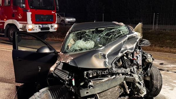 Massiver Frontalzusammenstoß am zweiten Advent: 20-Jährige lebensgefährlich, Kleinkind schwer verletzt