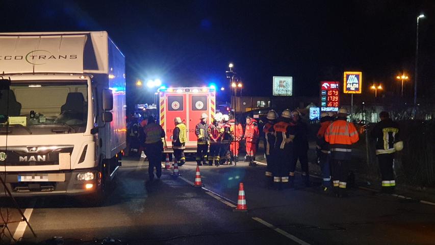 Ein tödlicher Unfall ereignete sich auf der B8 zwischen Postbauer-Heng und Oberferrieden. Ein tödlicher Unfall ereignete sich auf der B8 zwischen Postbauer-Heng und Oberferrieden.