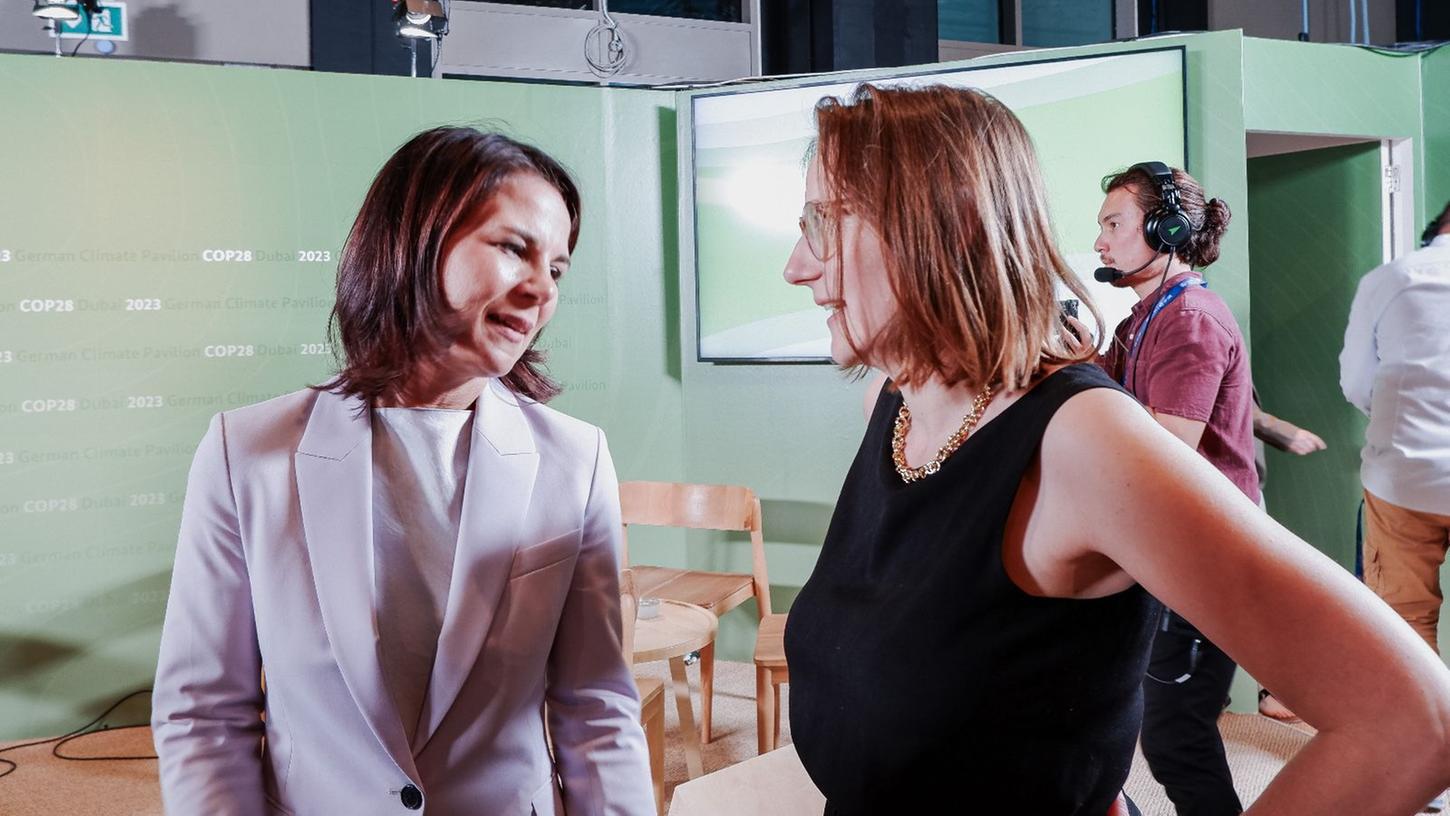 Lisa Badum in Dubai mit der deutschen Außenministerin Annalena Baerbock. Lisa Badum in Dubai mit der deutschen Außenministerin Annalena Baerbock.