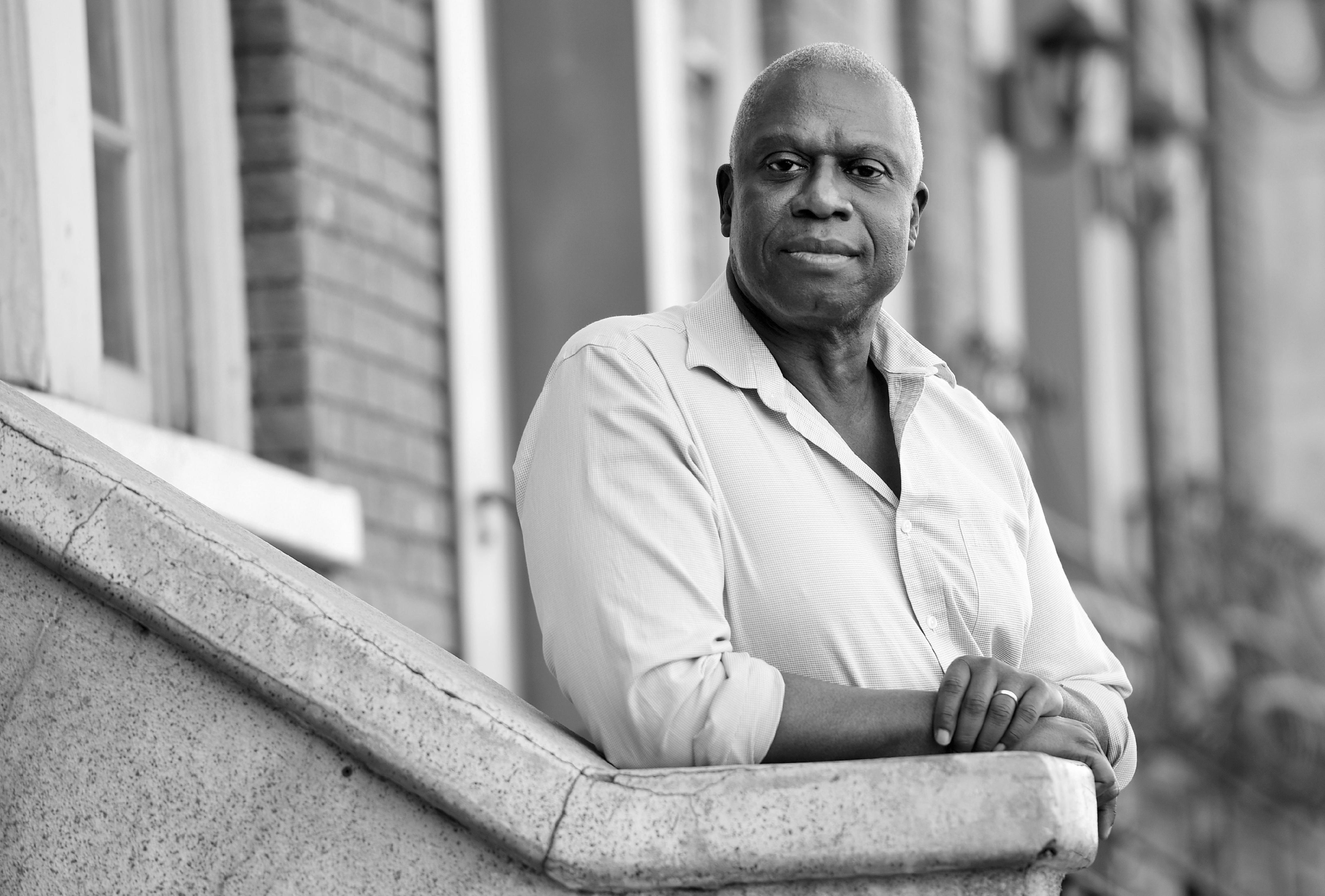 Der US-amerikanische Schauspieler André Braugher, der durch Serien wie "Homicide: Life on the Street" oder "Brooklyn Nine-Nine" bekannt wurde, ist tot. Er sei am Montag, den 11. Dezember, nach kurzer Krankheit gestorben, teilte seiner Sprecherin Jennifer Allen der Deutschen Presse-Agentur mit. Braugher wurde 61 Jahre alt.