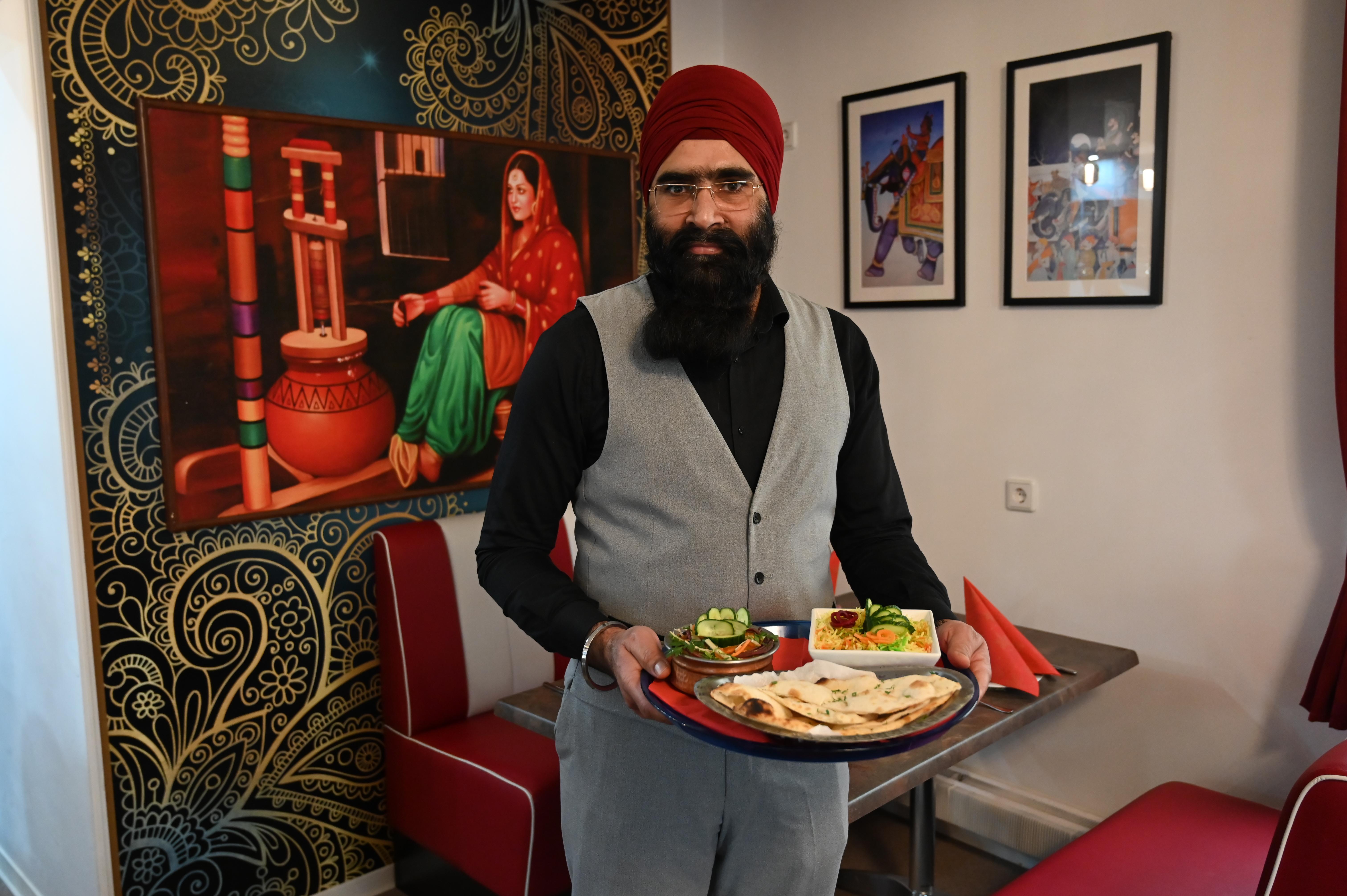 Nordindisches Essen Und Kunstwerke Auf Dem Teller Gurnam Singh 
