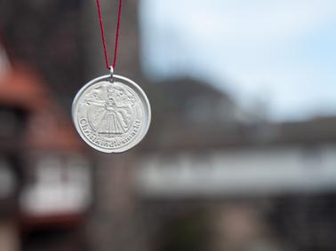 Tour 5: Lizenzprodukte auf dem Christkindlesmarkt Tour 5: Lizenzprodukte auf dem Christkindlesmarkt