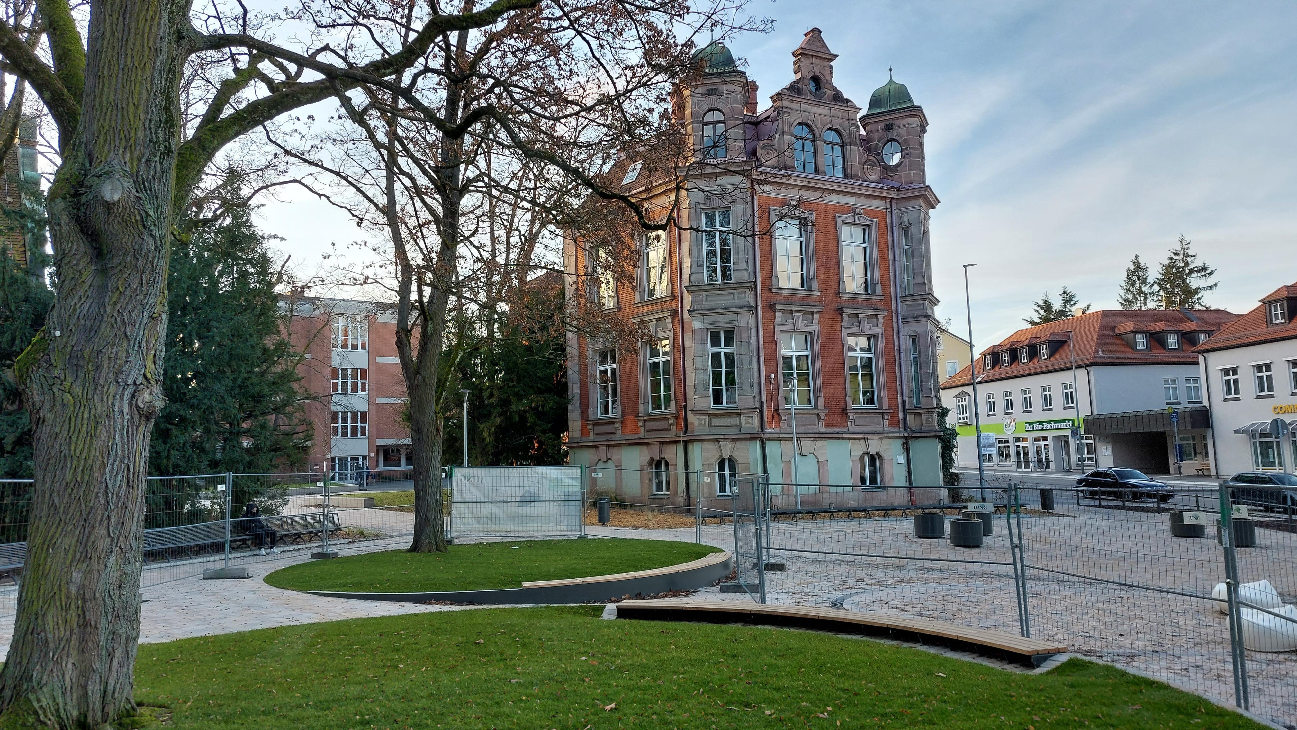 Die Arbeiten für den neuen Schillerplatz sind eben erst abgeschlossen. Daneben ist das nächste große Projekt geplant: die Generalsanierung des AKG-Altbaus.