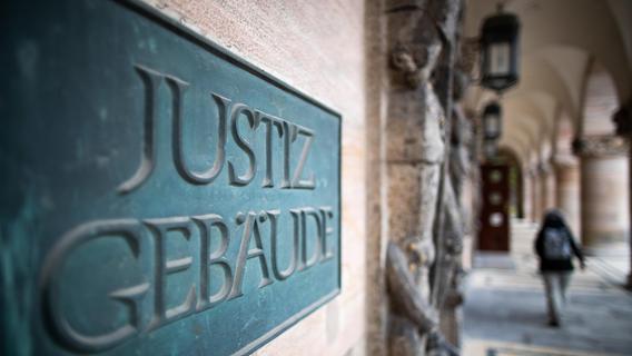 Betrug in Millionenhöhe: Falsche Pflegedienst-Mitarbeiter in Nürnberg vor Gericht