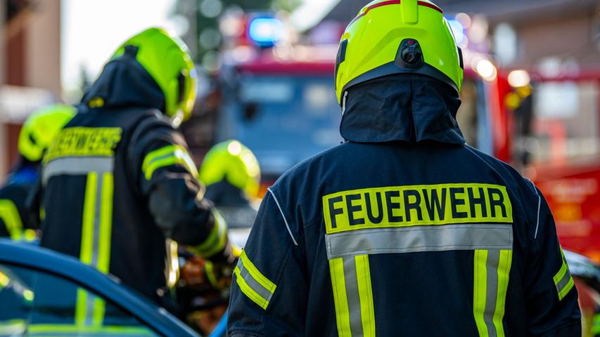 Zimmerbrand in Unterfranken: Feuerwehr muss schwerstverletzten Bewohner retten