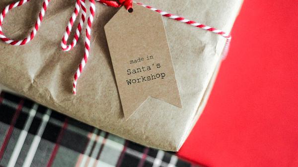 Wer noch auf der Suche nach einem last minute-Weihnachtsgeschenk ist, der kann sich am Samstag, 23. Dezember, auf in das Museum für Kommunikation machen. Dort verwandelt sich die Schreib-Werkstatt in die Weihnachts-Werkstatt. Von 14 - 16 Uhr kann jede und jeder kommen und mit festlichen Material sein oder ihre schönste Weihnachtskarte basteln. Eintritt kostet zwischen 5 und 9 Euro, die Materialien sind im Preis enthalten. (Symbolbild)