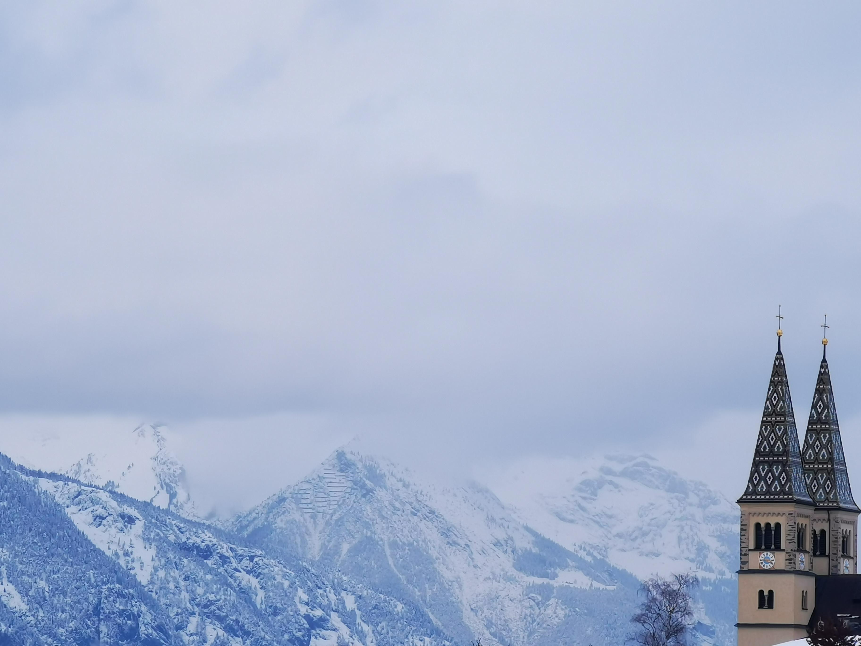 Blick auf das Karwendelgebirge jenseits des Inntals.