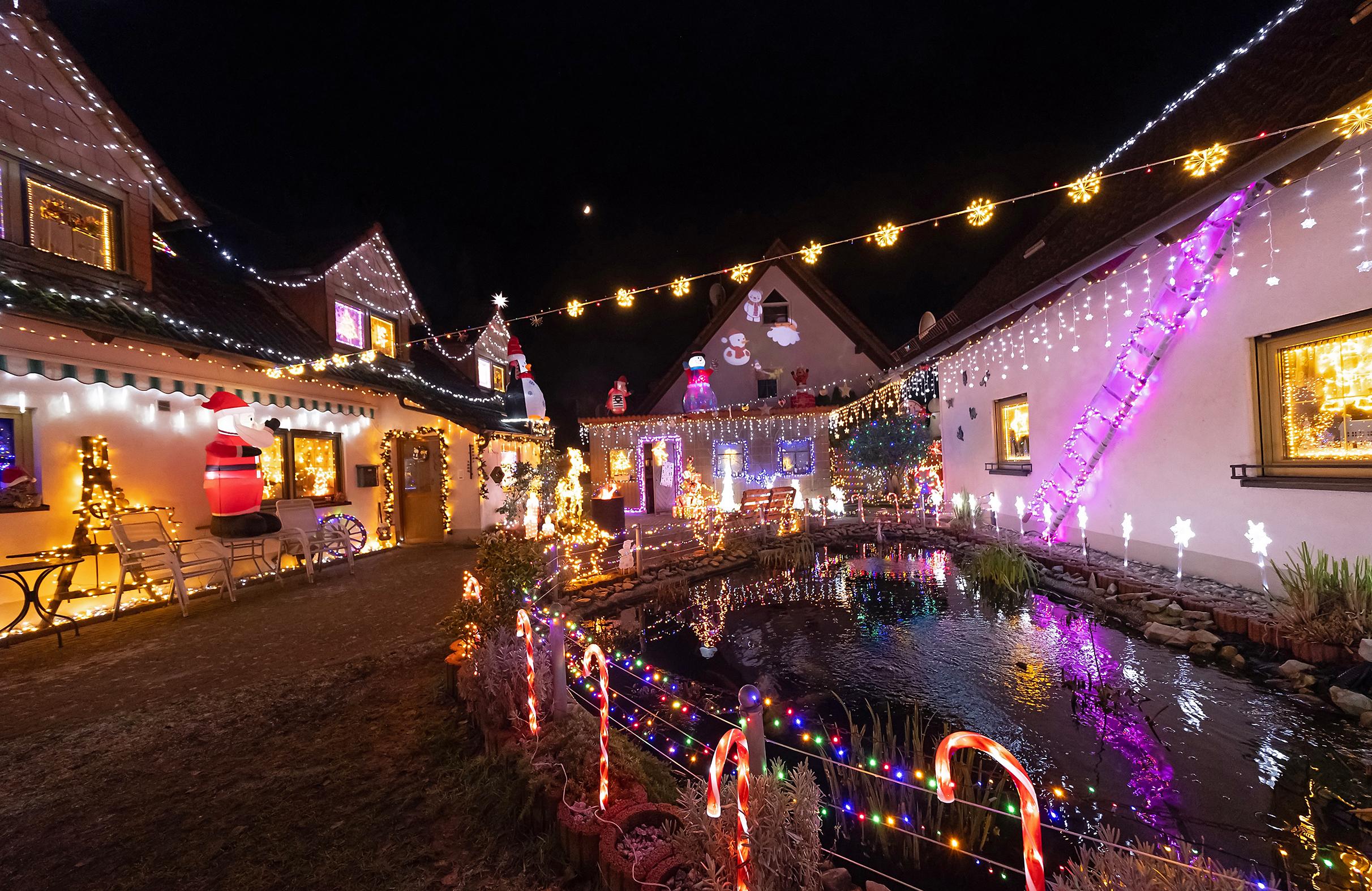 Irres Weihnachtshaus in Drügendorf: Weihnachtsdeko mit 46.000 Lichtern