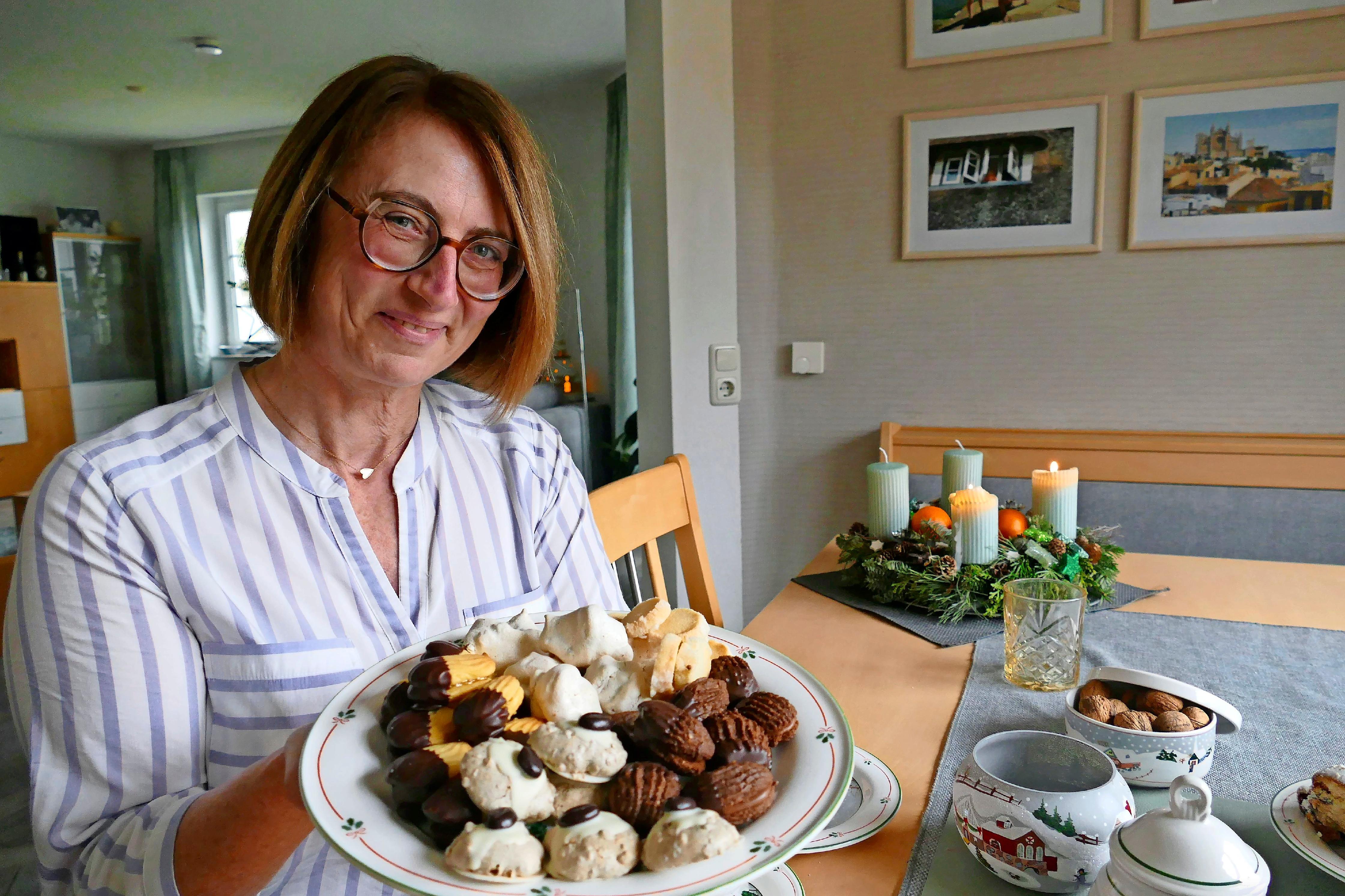 NN-Plätzchenserie: Orangenstäbchen und Walnussmakronen aus Waischenfeld ... NN-Plätzchenserie: Orangenstäbchen und Walnussmakronen aus Waischenfeld ...