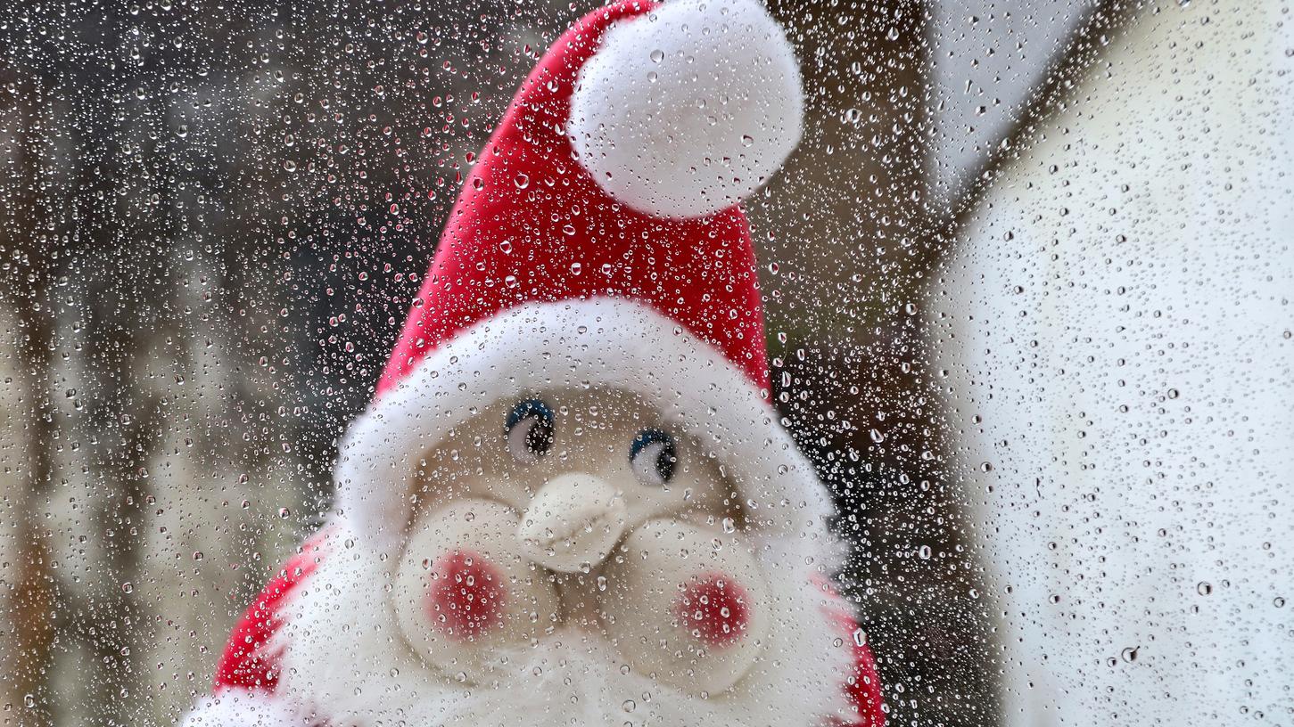 Auch in diesem Jahr ist an Weiße Weihnacht ist nicht zu denken - das Wetter wird eher Nass und regnerisch mit leichtem Lichtblick am Dienstag.
