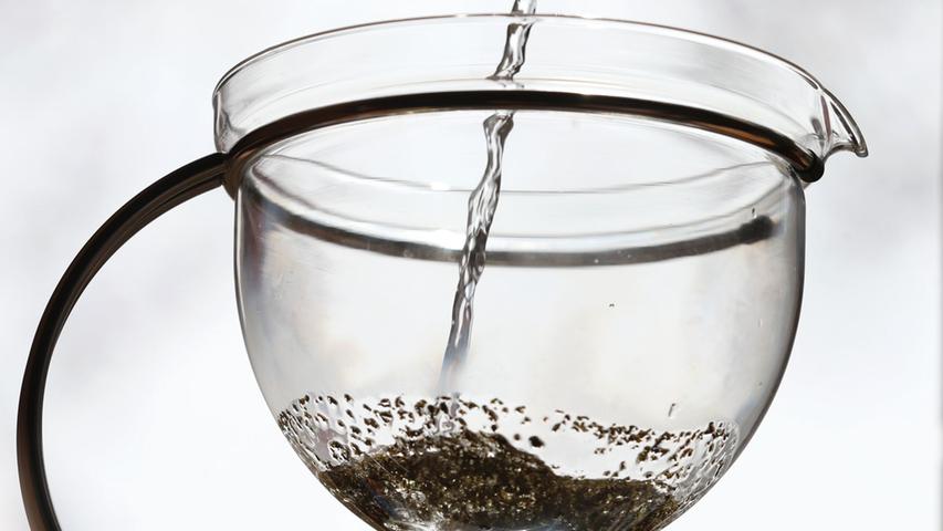 Bauchige Glaskannen eignen sich hervorragend für die Teezubereitung.