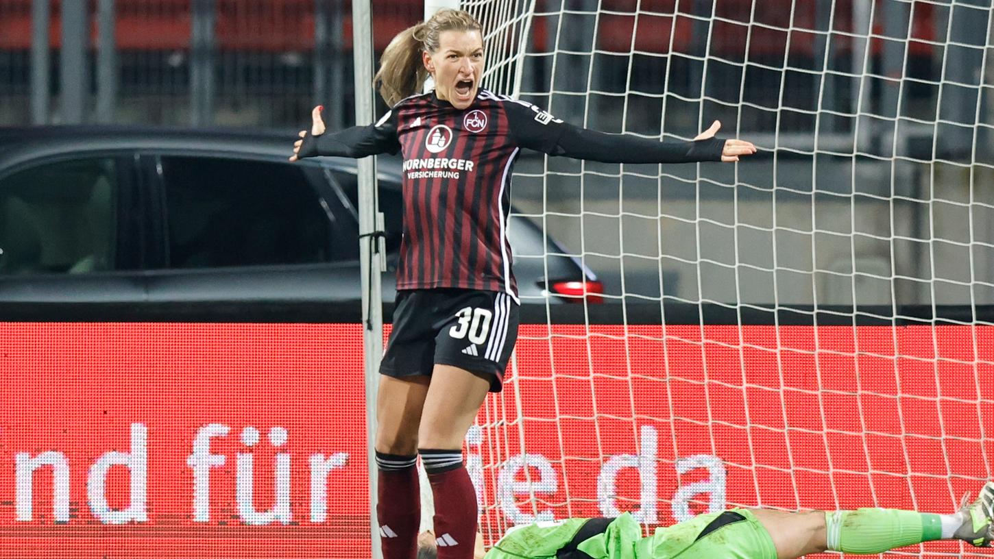 Was für ein denkwürdiges Frauenfußballjahr: Medina Desic trifft gegen den FC Bayern, Nelly W. (nicht im Bild) in Heuchling. Was für ein denkwürdiges Frauenfußballjahr: Medina Desic trifft gegen den FC Bayern, Nelly W. (nicht im Bild) in Heuchling.