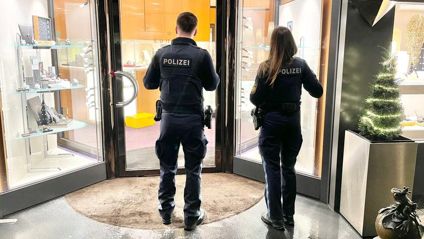 Die Polizei war schnell vor Ort, trotzdem konnten die Täter zunächst flüchten.