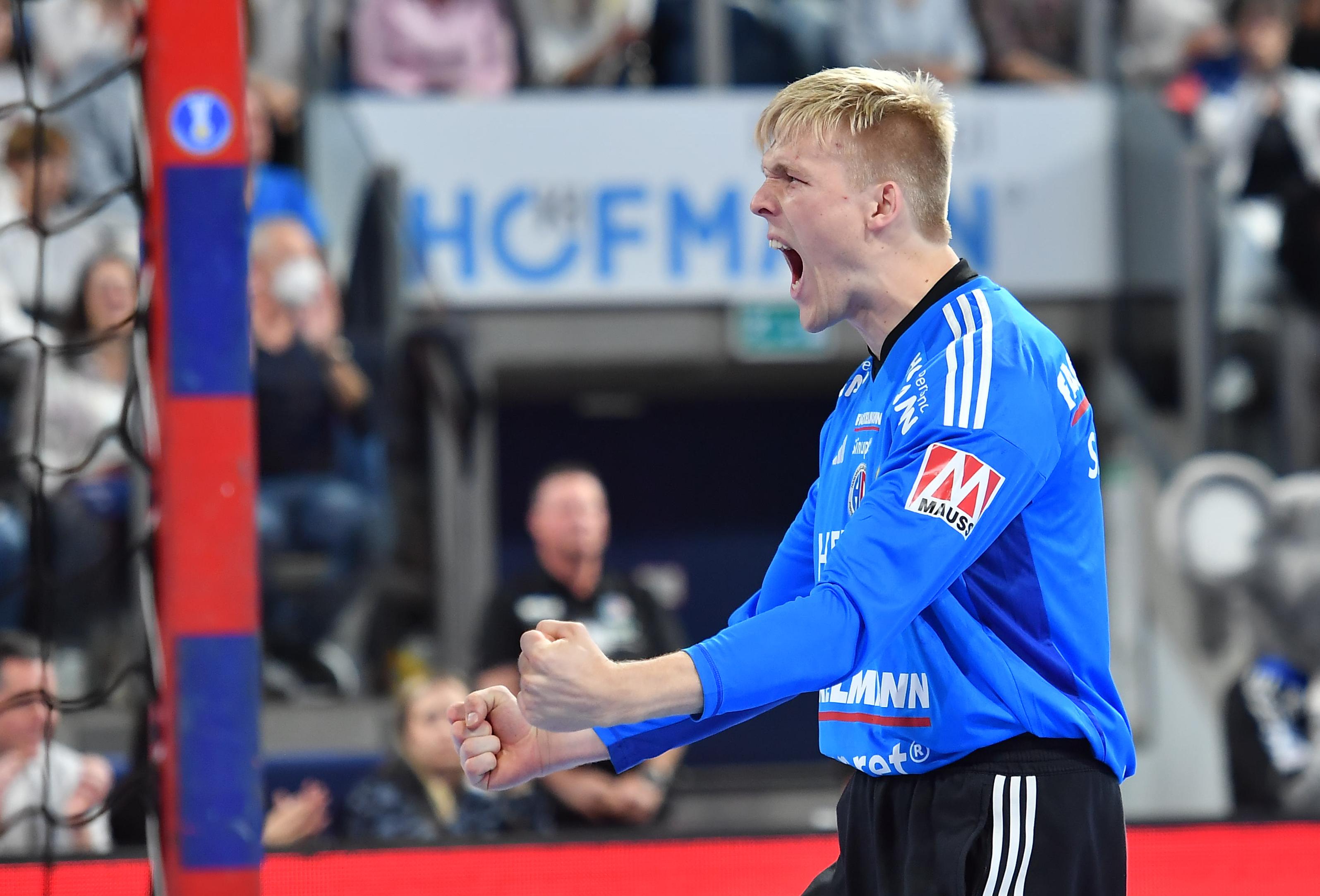 Schreit nicht nur, wenn er in Nürnberg zwischen den rot-blauen Pfosten Gegentore verhindert: HCE-Keeper Bertram Obling. Schreit nicht nur, wenn er in Nürnberg zwischen den rot-blauen Pfosten Gegentore verhindert: HCE-Keeper Bertram Obling.