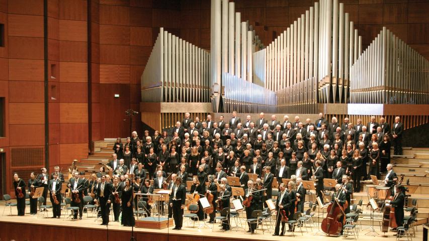 Am Samstag, 30. Dezember, dürfen Sie sich auf bekannte Chorwerke aus drei Jahrhunderten freuen. Der Konzertchor LGV wird unter anderem Bachs "Weihnachtsoratorium", Händels "Halleluja" und Puccinis "Gloria" zum Besten geben. Beginn: 19 Uhr. 
