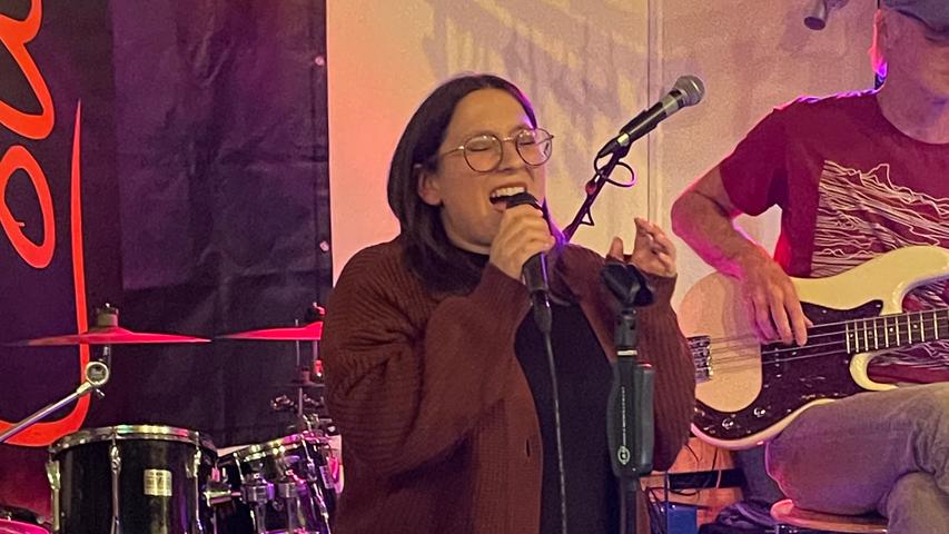 Die ausdrucksstarke Stimme von Anna Franck ist prägendes Element der Band "Lou". Die ausdrucksstarke Stimme von Anna Franck ist prägendes Element der Band "Lou".