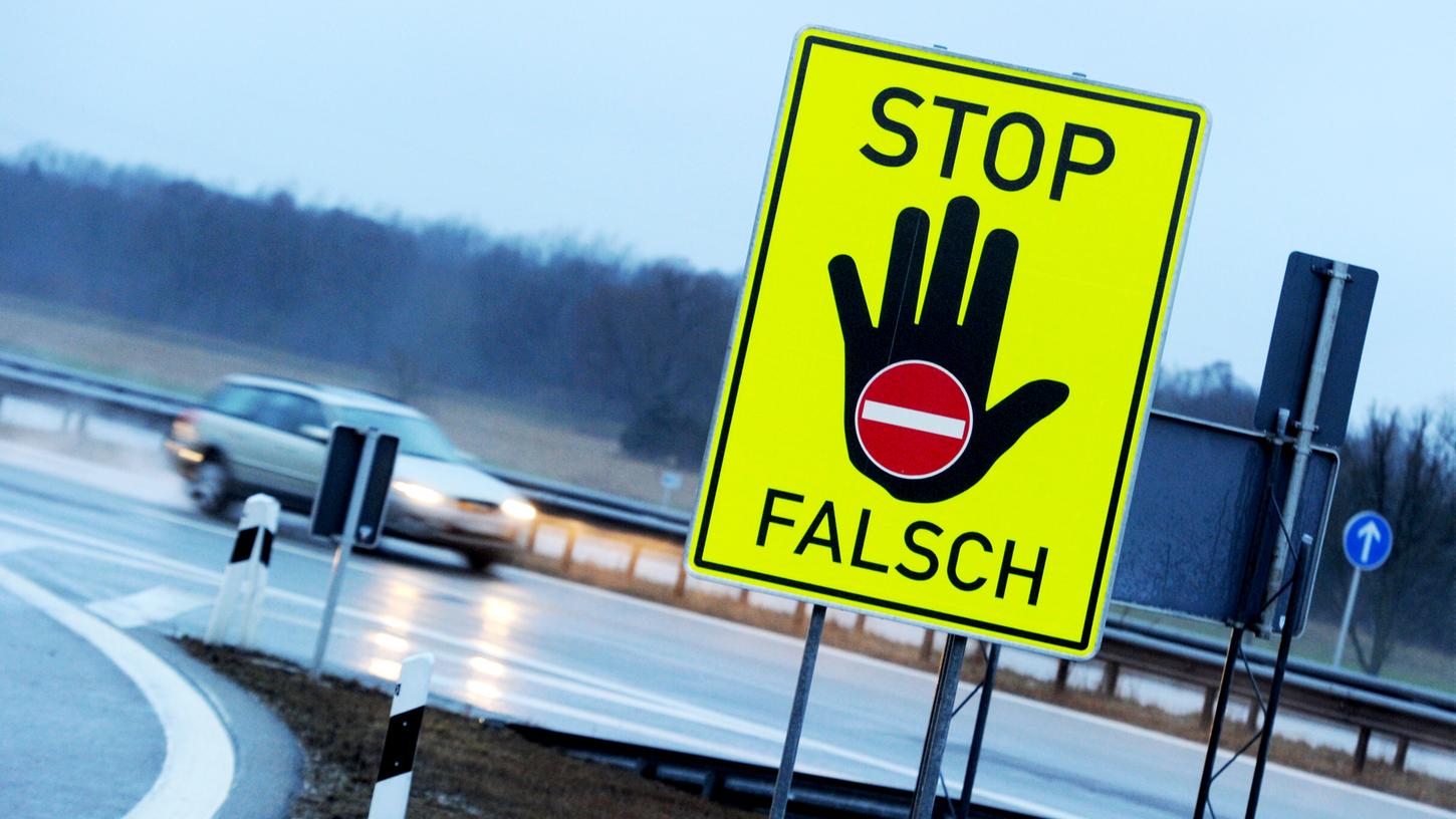 Solche Schilder sollen Autofahrer davor warnen, in die falsche Richtung aufzufahren (Symbolfoto).