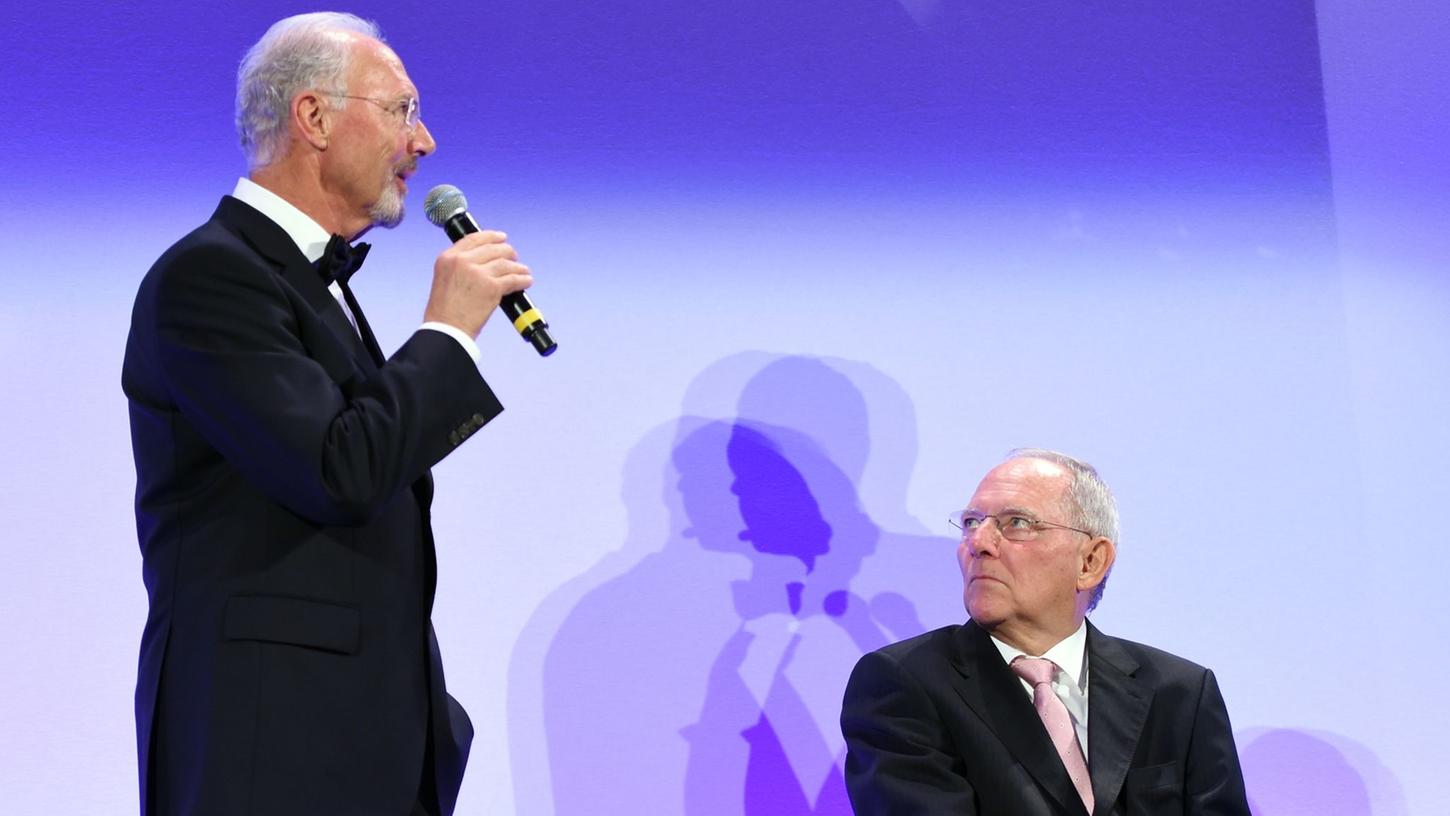 Franz Beckenbauer und der damalige Bundesfinanzminister Wolfgang Schäuble (CDU) im Jahr 2014.