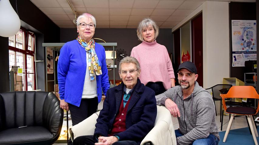 Eichhorn ist ein Familienbetrieb im besten Sinne. Ulla Eichhorn, Hans-Joachim Eichhorn, Manuela Campero und Patrick Eichhorn (von links nach rechts) sind im Unternehmen tätig. Eichhorn ist ein Familienbetrieb im besten Sinne. Ulla Eichhorn, Hans-Joachim Eichhorn, Manuela Campero und Patrick Eichhorn (von links nach rechts) sind im Unternehmen tätig.