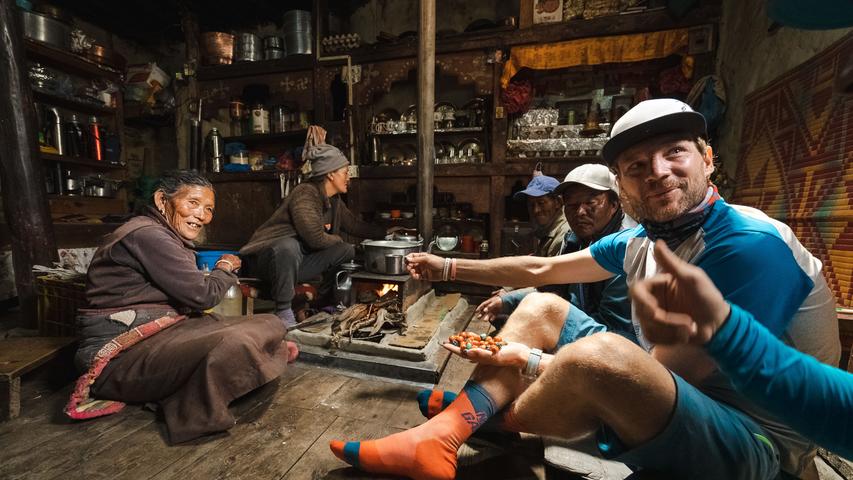 Schwabach wird Teil des Bayerischen Outdoor Filmfestivals. Unser Bild zeigt Benedikt Böhm bei Dreharbeiten in Nepal.