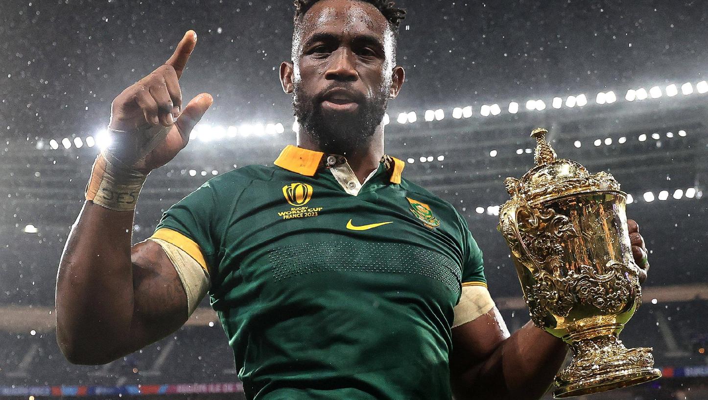 Für die Springboks, für Südafrika: Siya Kolisi im Stade de France mit der William Webb Ellis Trophy. Für die Springboks, für Südafrika: Siya Kolisi im Stade de France mit der William Webb Ellis Trophy.